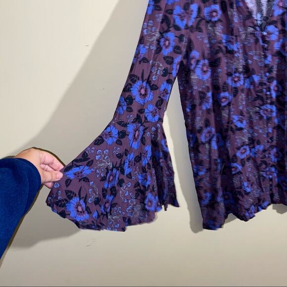 FREE PEOPLE oversize floral bell sleeve button up blouse S - Picture 3 of 6